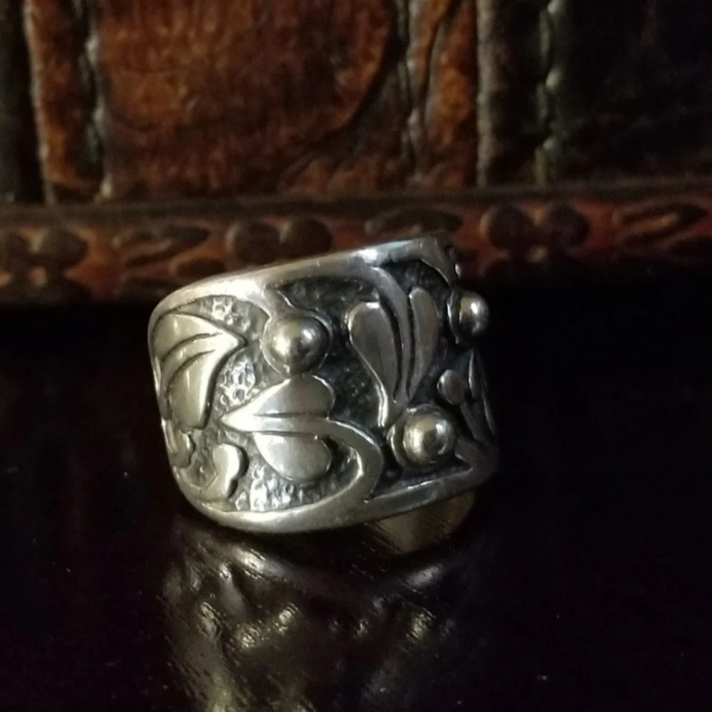 Silpada Sterling Silver Vine Ring - Picture 6 of 14
